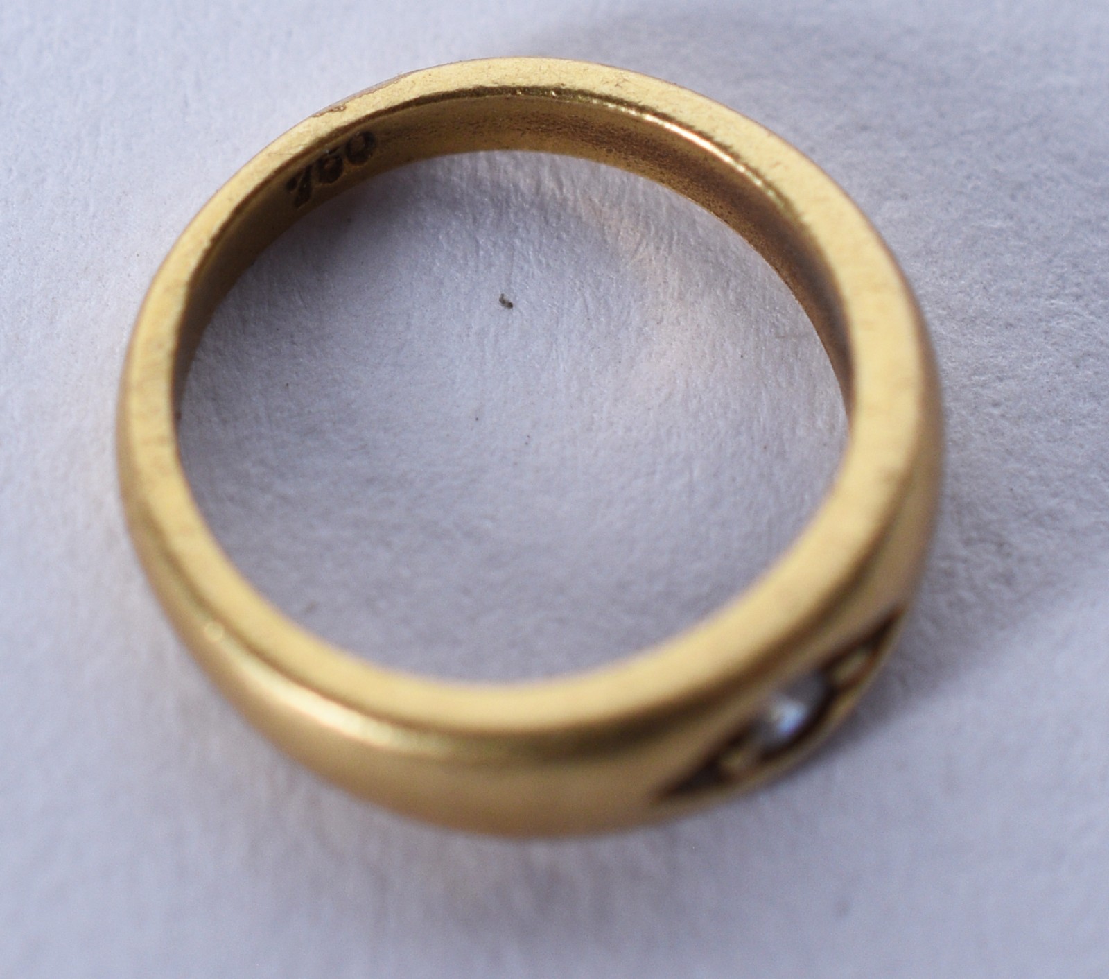 Pequeno anel para santo de ouro 18 k (Por motivos de segurança a peça... - foto 3 de 5