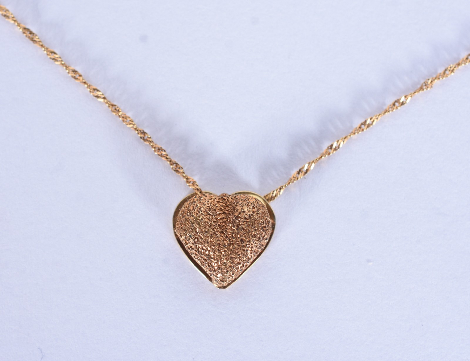 Gargantilha de ouro 18 k com pendente na forma de coração (Por... - foto 1 de 7