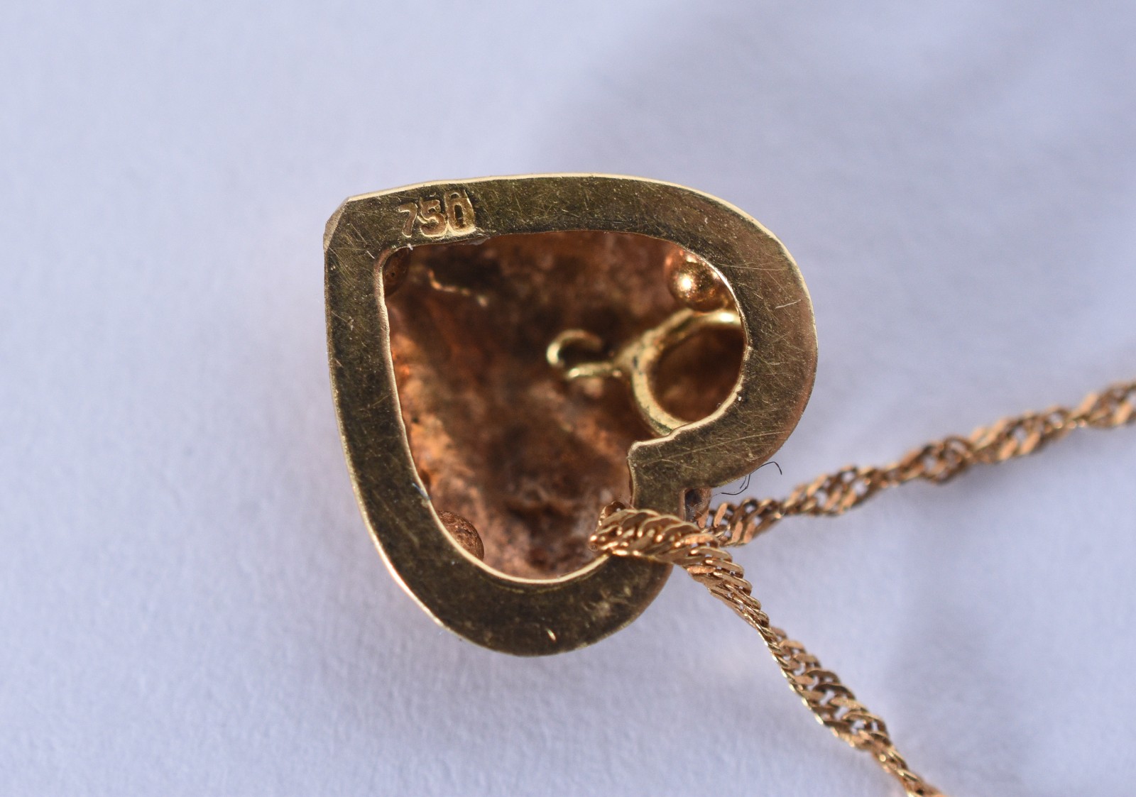 Gargantilha de ouro 18 k com pendente na forma de coração (Por... - foto 4 de 7