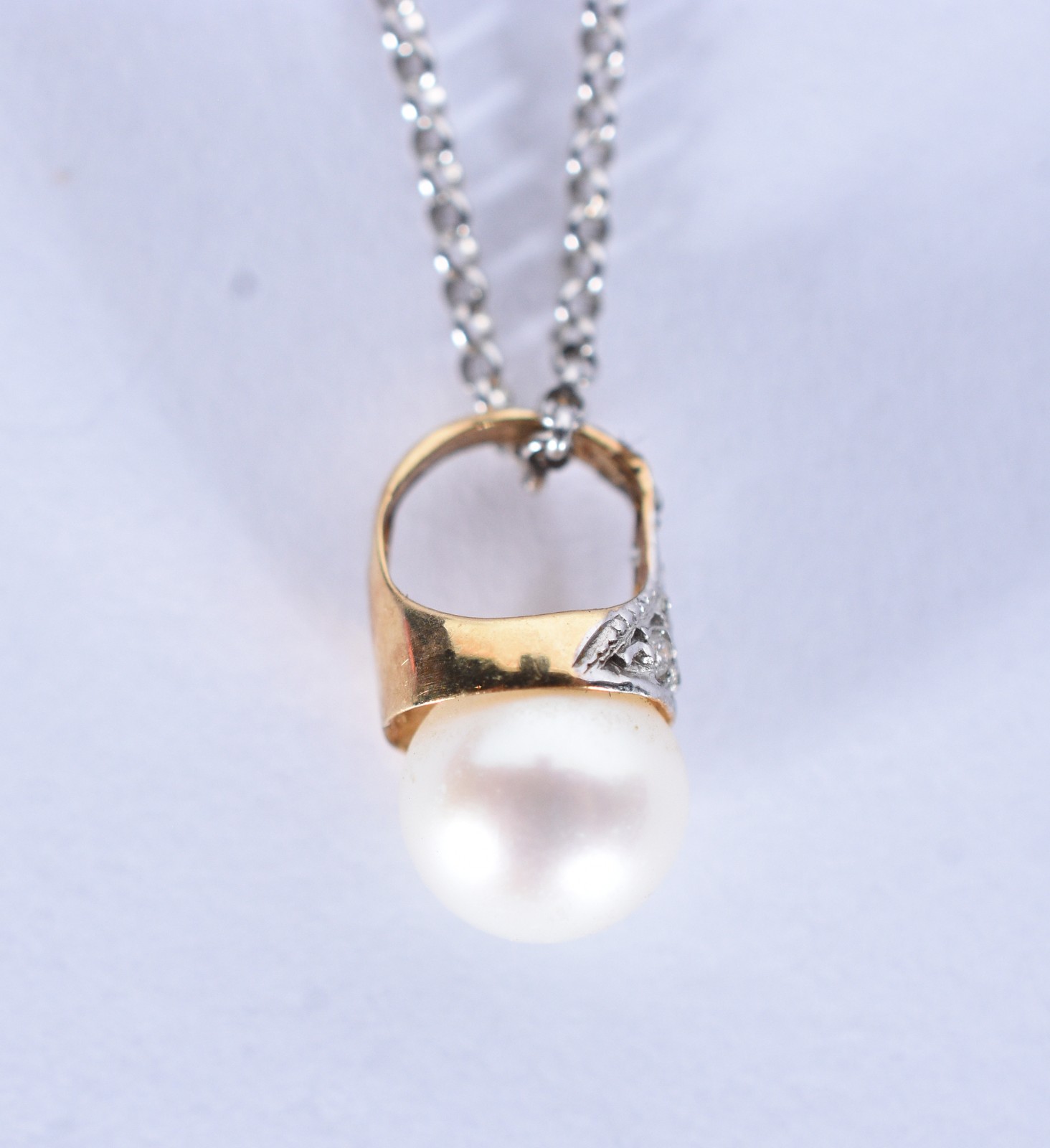 Colar de ouro branco com pendente com perola (Por motivos de... - foto 1 de 7