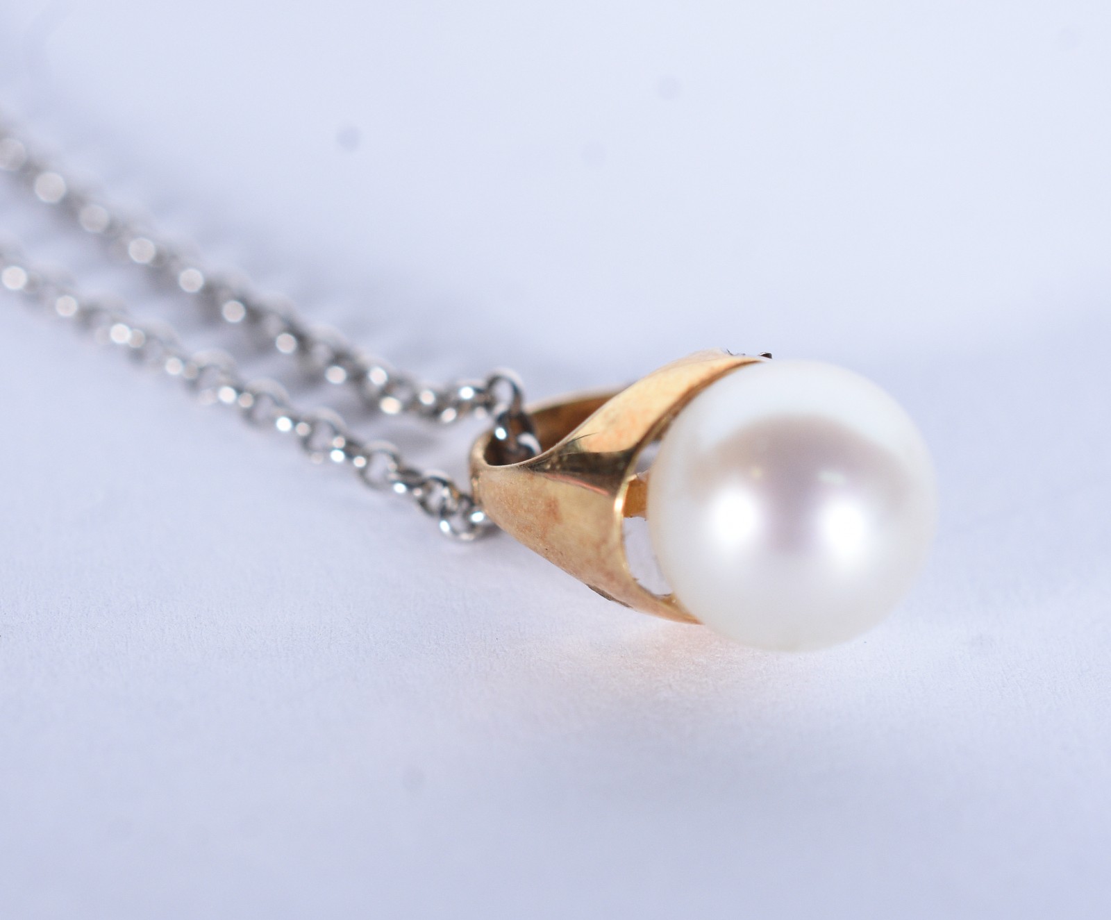Colar de ouro branco com pendente com perola (Por motivos de... - foto 2 de 7