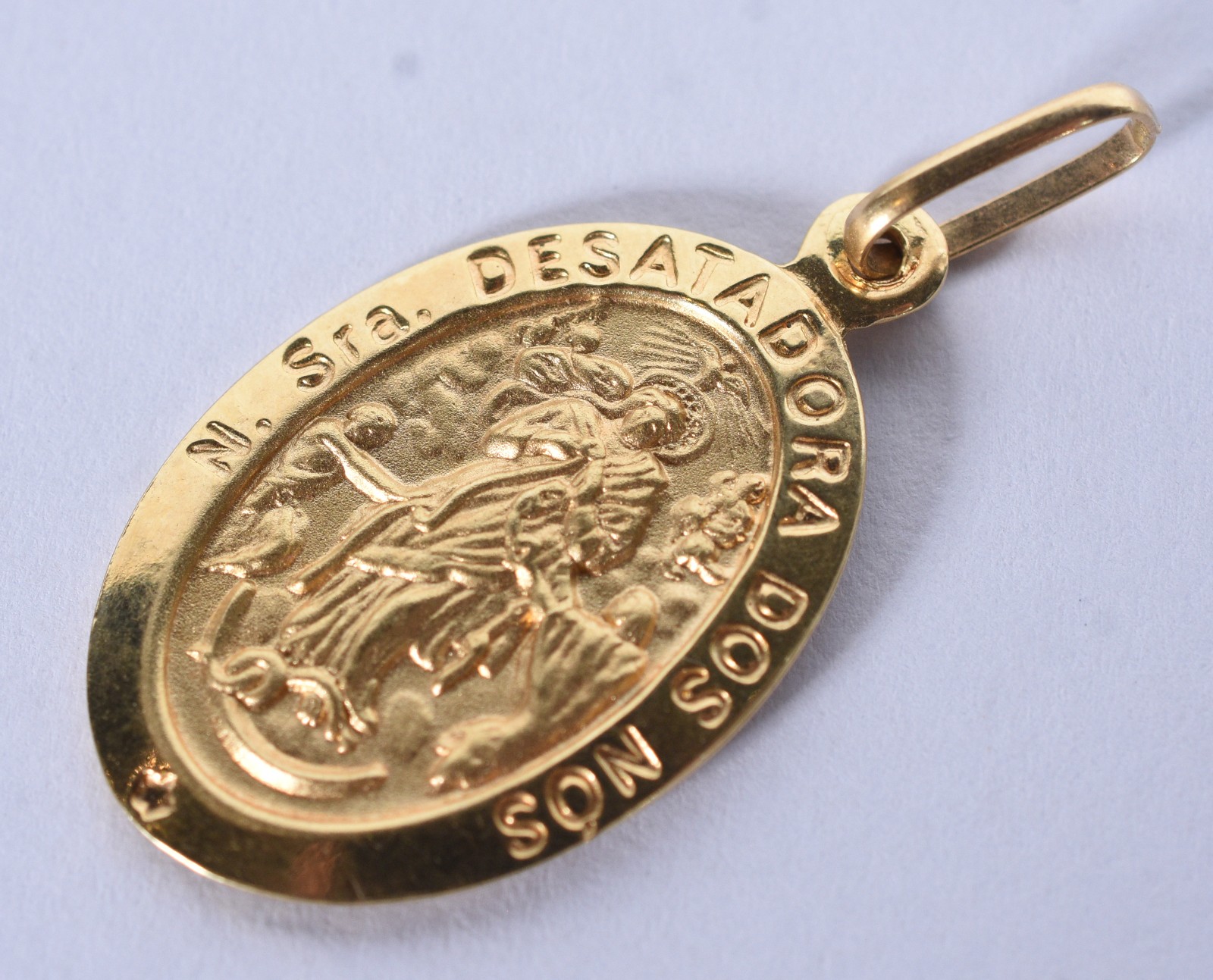 Pendente de Nossa Senhora ouro 18 k (Por motivos de segurança a peça... - foto 3 de 6