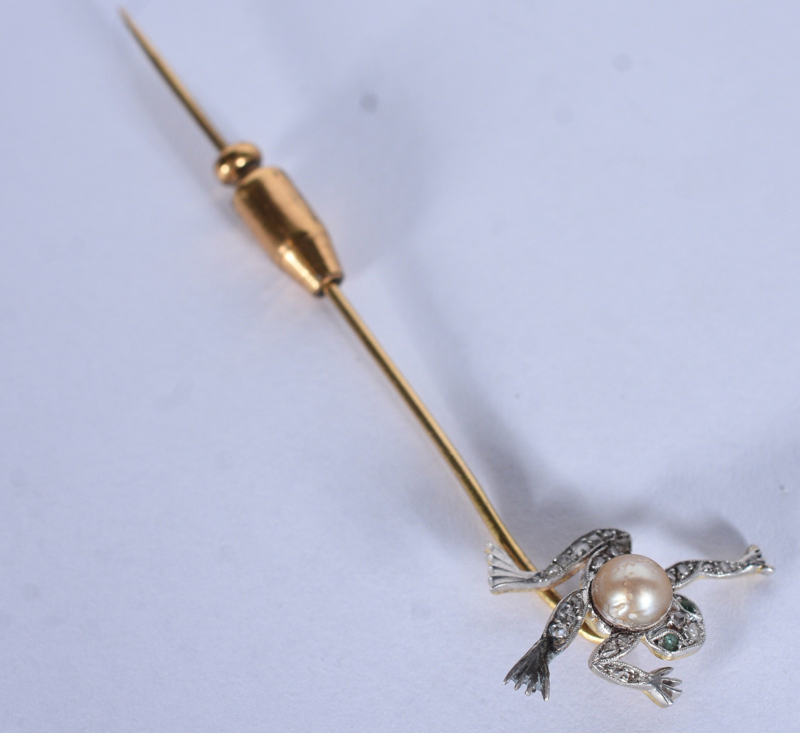 Alfinete de ouro 18 k, sapo com brilhantes (Por motivos de segurança... - foto 2 de 8
