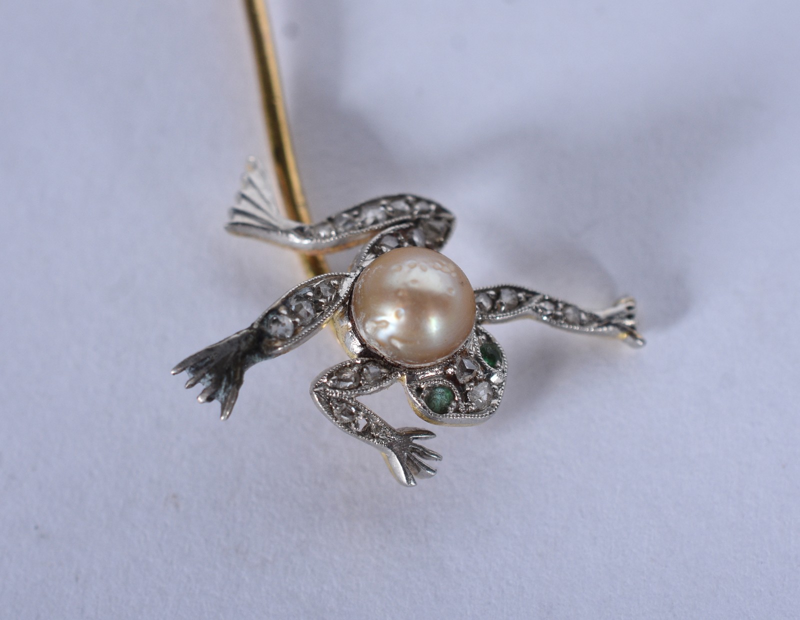 Alfinete de ouro 18 k, sapo com brilhantes (Por motivos de segurança... - foto 3 de 8