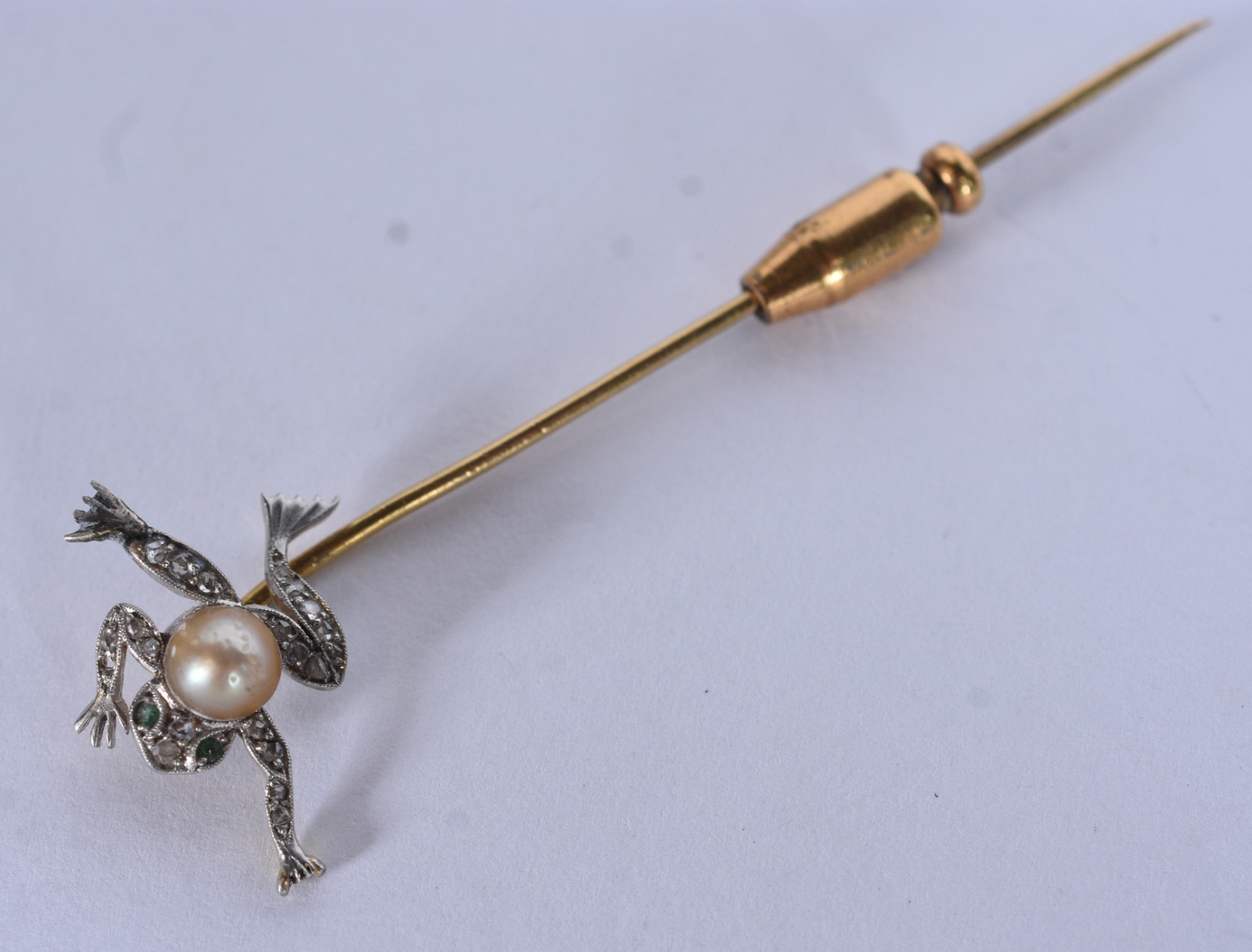 Alfinete de ouro 18 k, sapo com brilhantes (Por motivos de segurança... - foto 6 de 8