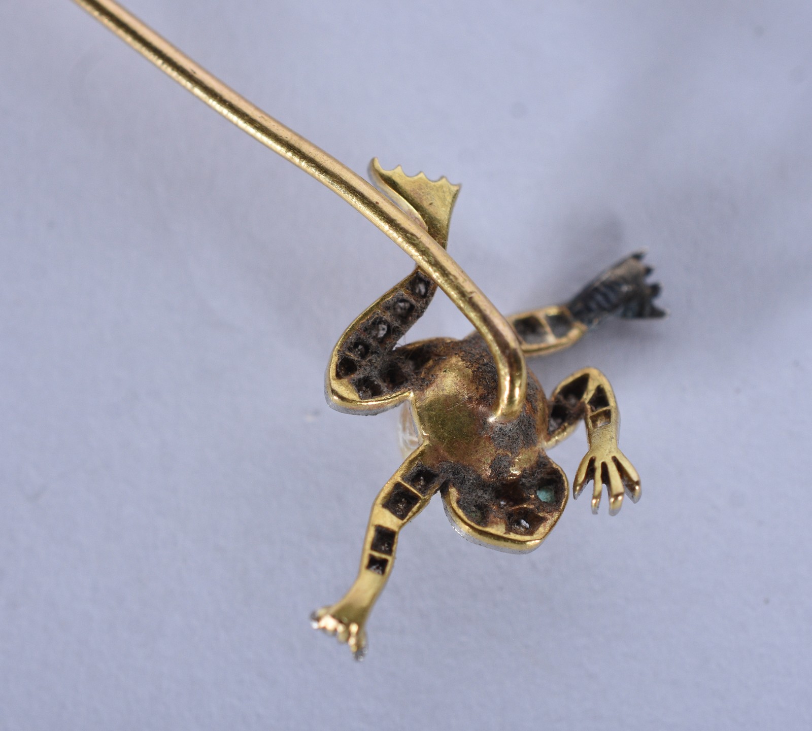 Alfinete de ouro 18 k, sapo com brilhantes (Por motivos de segurança... - foto 8 de 8