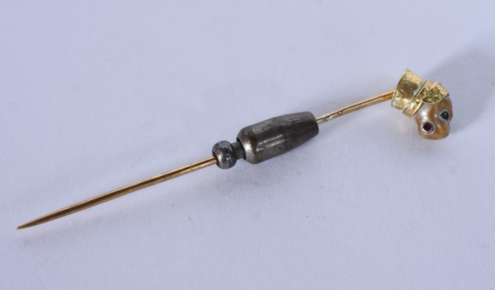 Alfinete de ouro 18 k com cachorro (Por motivos de segurança a peça... - foto 2 de 7