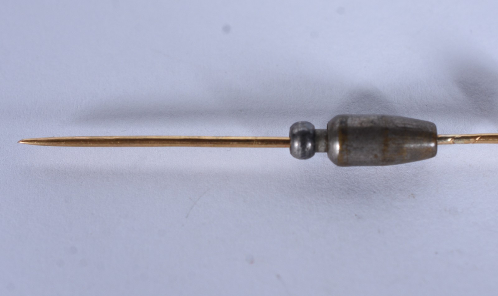 Alfinete de ouro 18 k com cachorro (Por motivos de segurança a peça... - foto 4 de 7