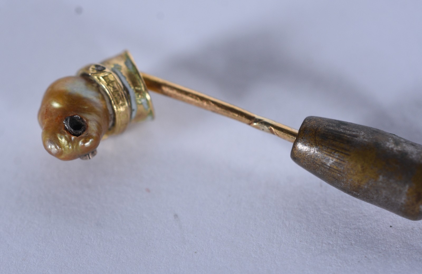 Alfinete de ouro 18 k com cachorro (Por motivos de segurança a peça... - foto 6 de 7