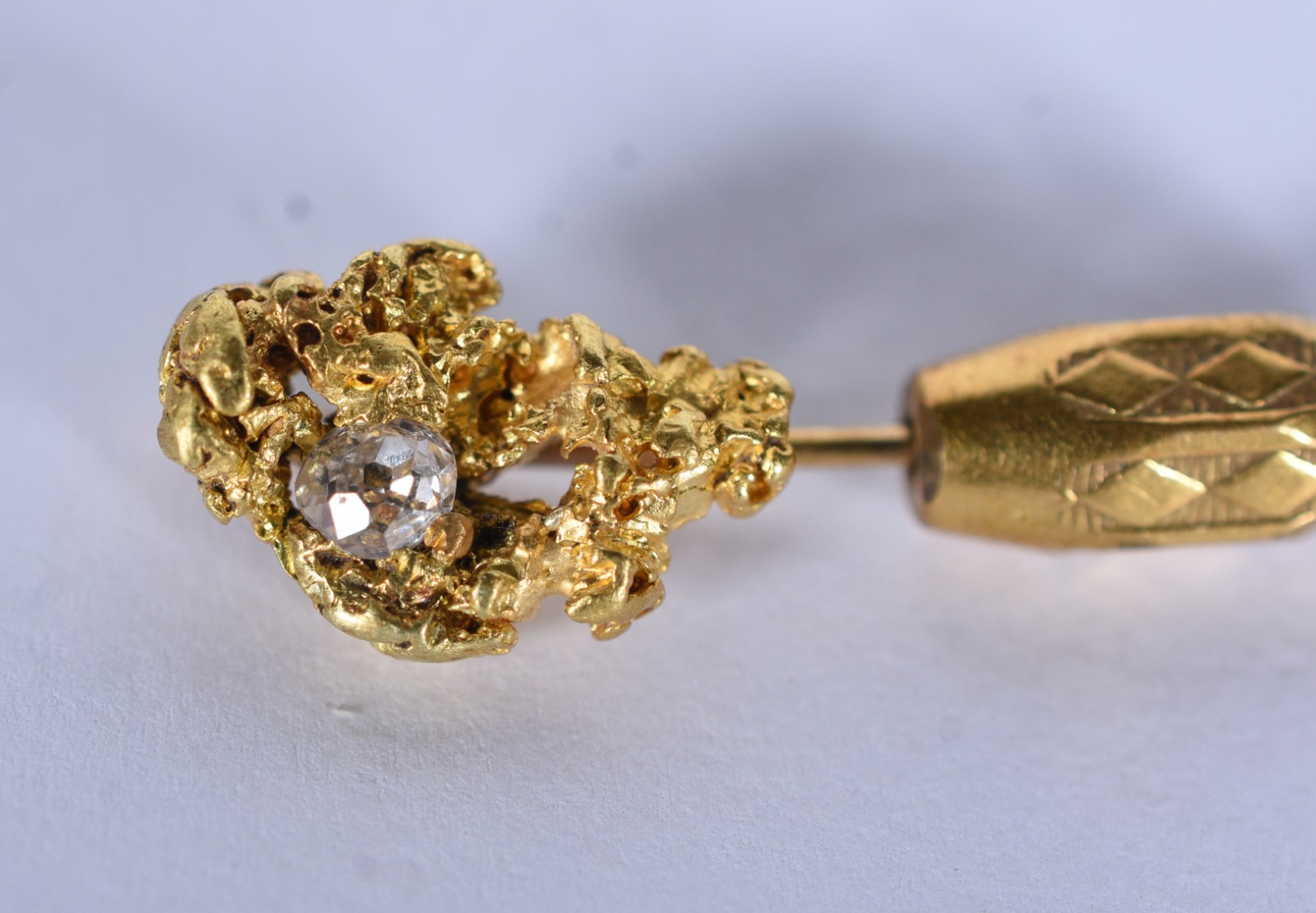 Alfinete de ouro 18 k (Por motivos de segurança a peça não se... - foto 2 de 7