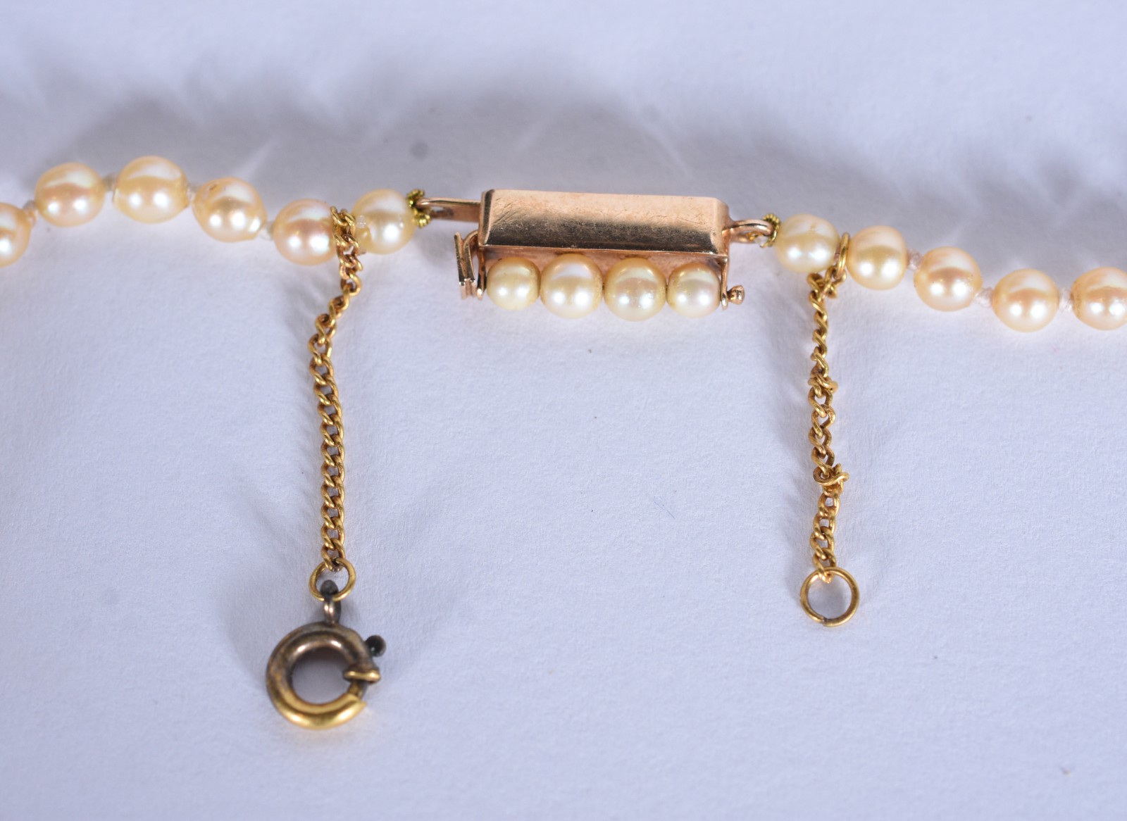 Colar de perolas com fecho de ouro 18 k (Por motivos de segurança a... - foto 1 de 6