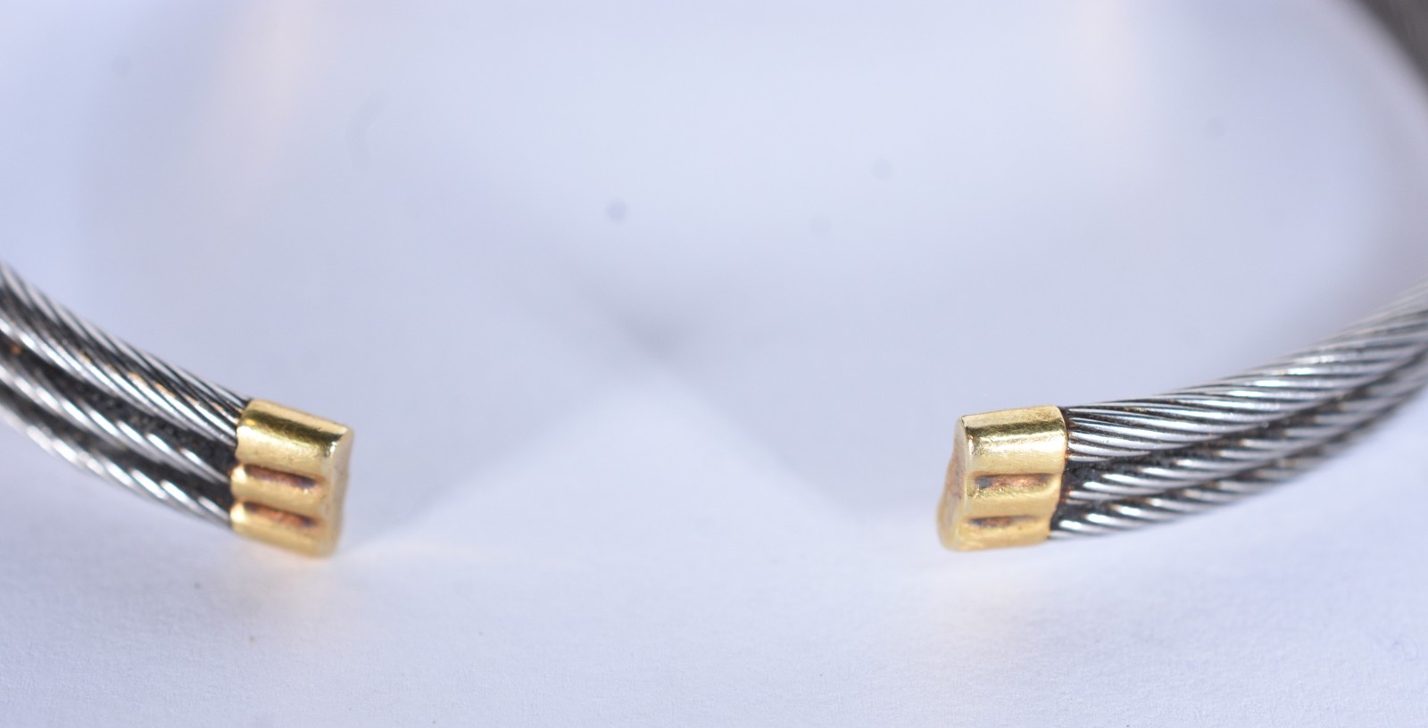 Pulseira de aço com detalhes em ouro 18 k (Por motivos de segurança a... - foto 5 de 5