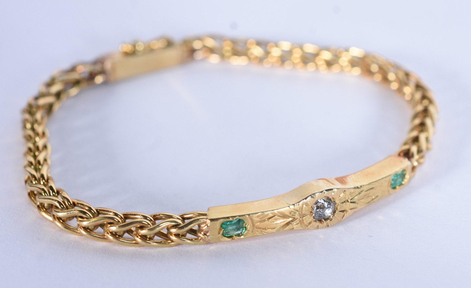 Pulseira em ouro 18 k com brilhantes e esmeraldas (Por motivos de... - foto 2 de 5