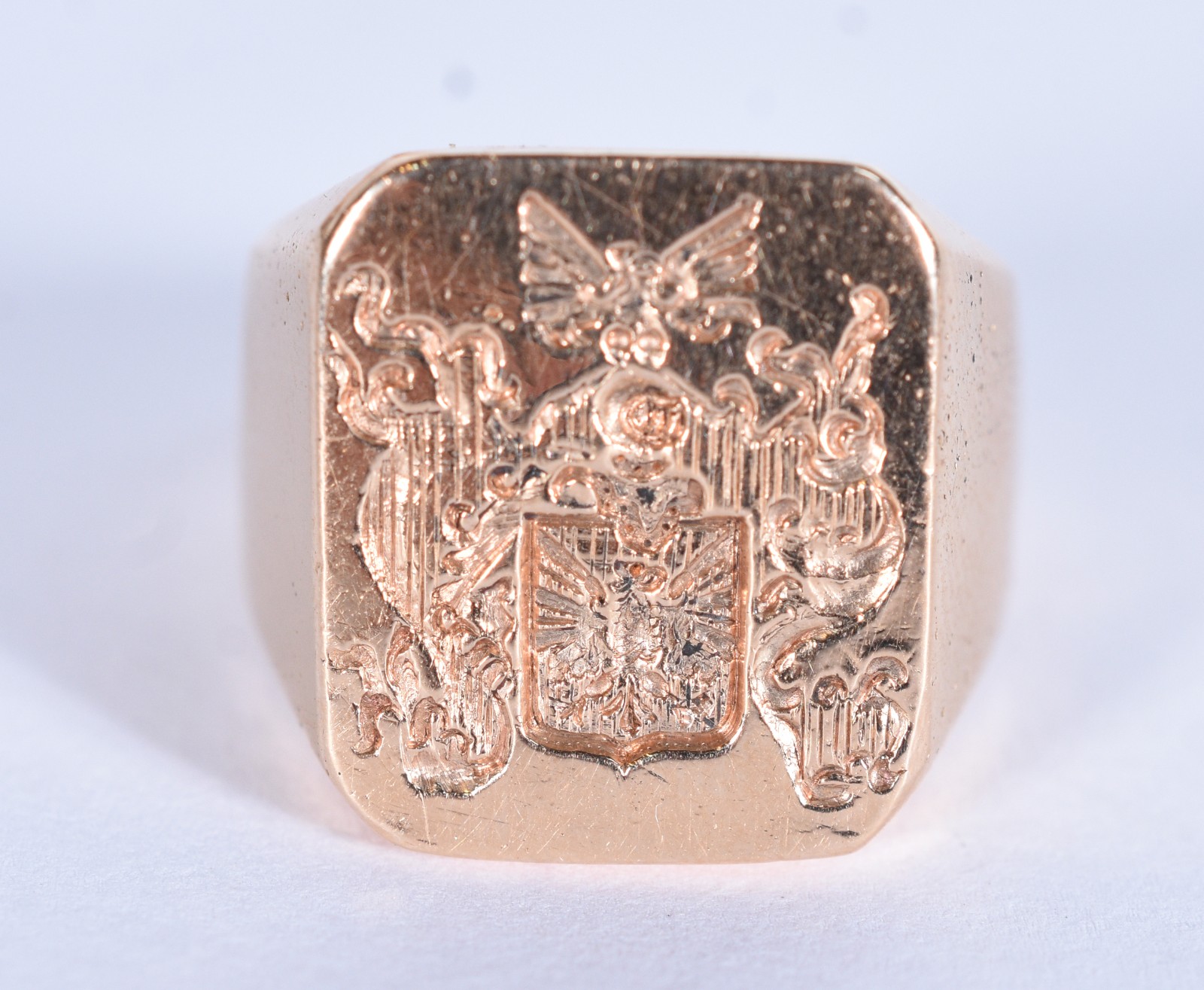 Anel de ouro 18 k com brasão, aro 17 (Por motivos de segurança a peça... - foto 1 de 5