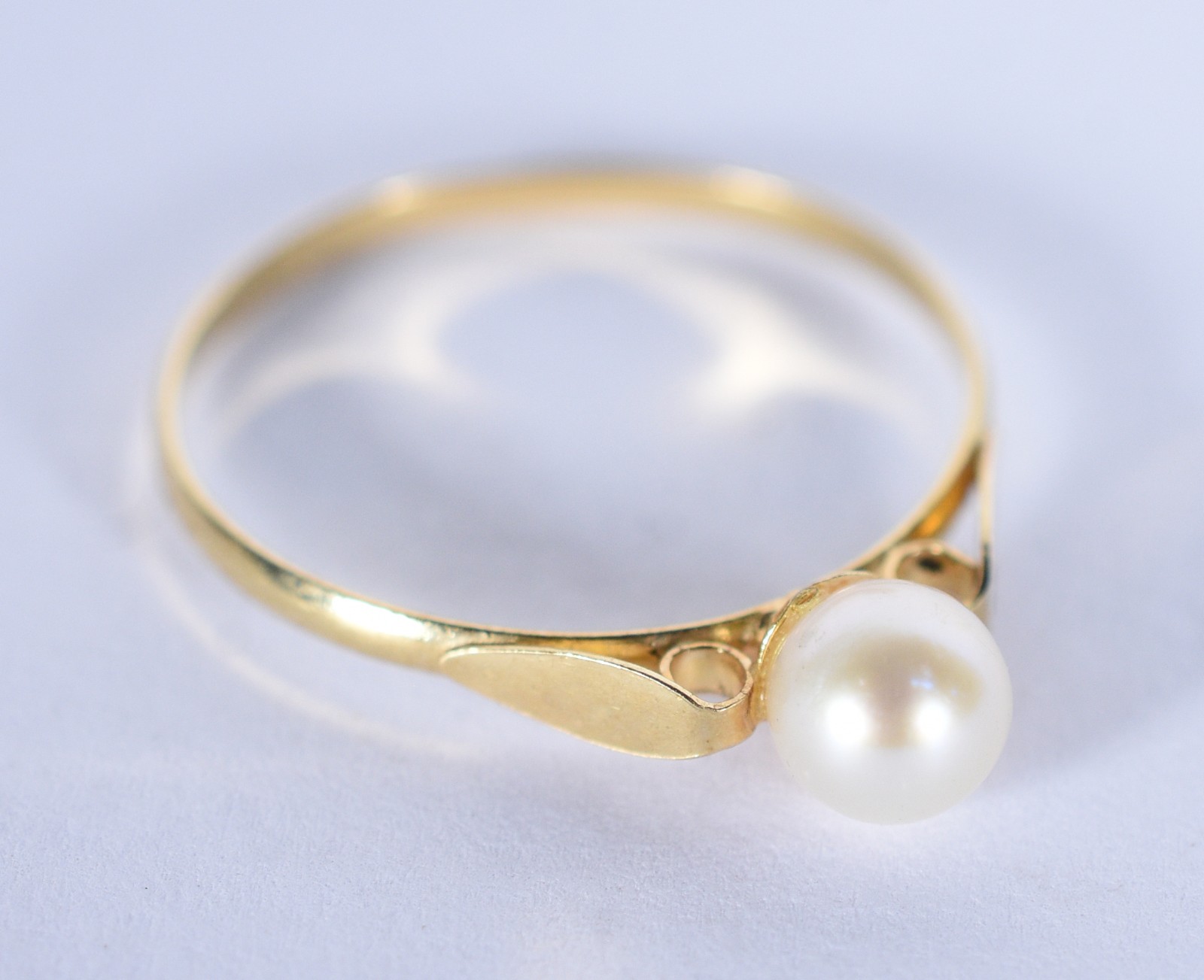 Anel de ouro 18 k com perola, aro 5 (Por motivos de segurança a peça... - foto 1 de 4