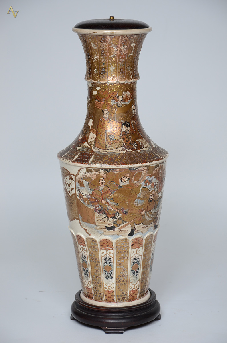 Vaso de faiança japonesa Satzuma Imperial com rico trabalho em... - foto 2 de 2