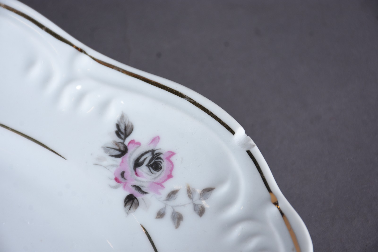 Aparelho de jantar de porcelana Schmidt composto de: 11 pratos rasos... - foto 3 de 5
