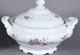Aparelho de jantar de porcelana Schmidt compost... - Aparelho de jantar de porcelana Schmidt composto de: 11 pratos rasos, 12 pratos fundos, 12 pratos de  bowl, 2 travessas redondas fundas, sopeira...