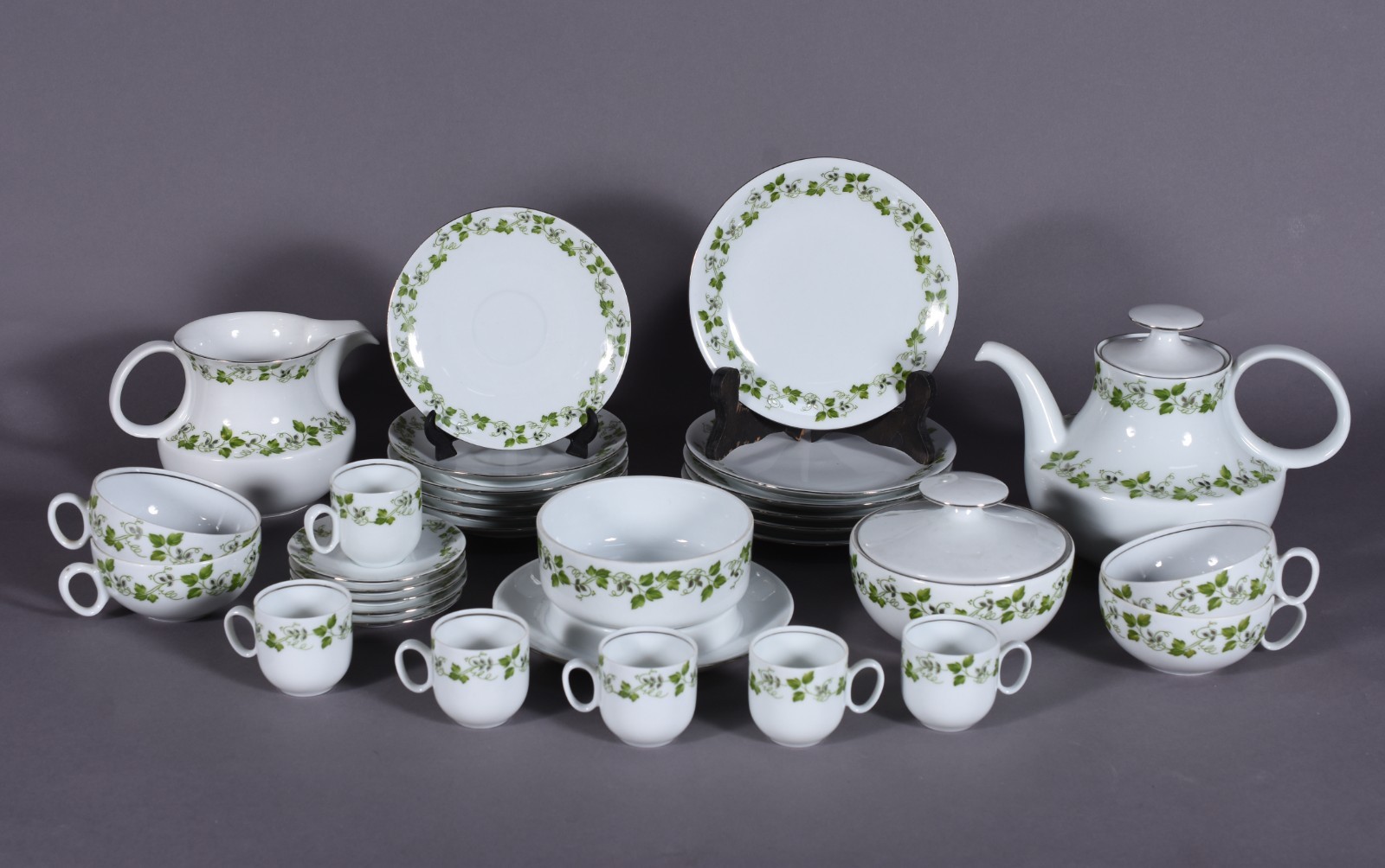 Aparelho de chá e café de porcelana Renner composto: 5 xícaras para... - foto 1 de 9