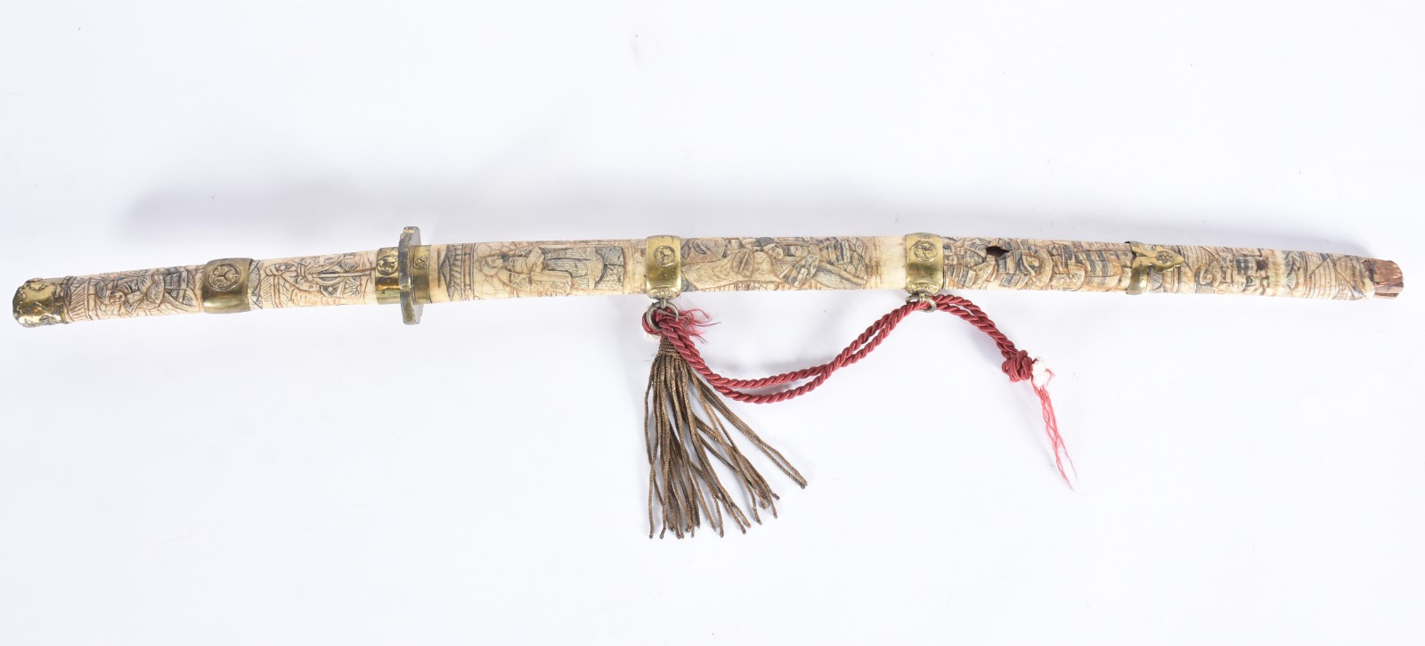Espada japonesa com bainha e cabo de marfim entalhado, século XIX. - foto 2 de 8