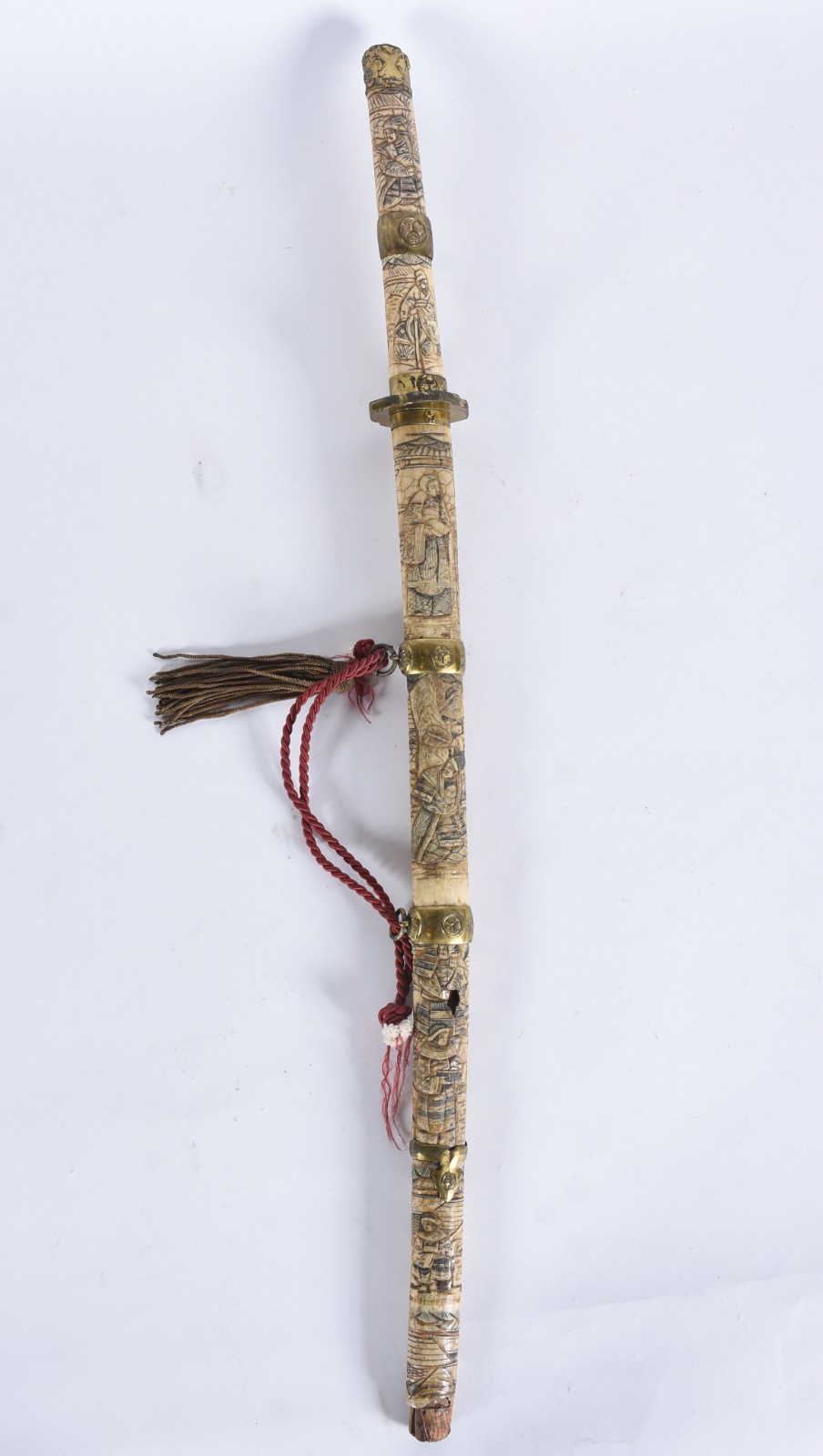 Espada japonesa com bainha e cabo de marfim entalhado, século XIX. - foto 3 de 8