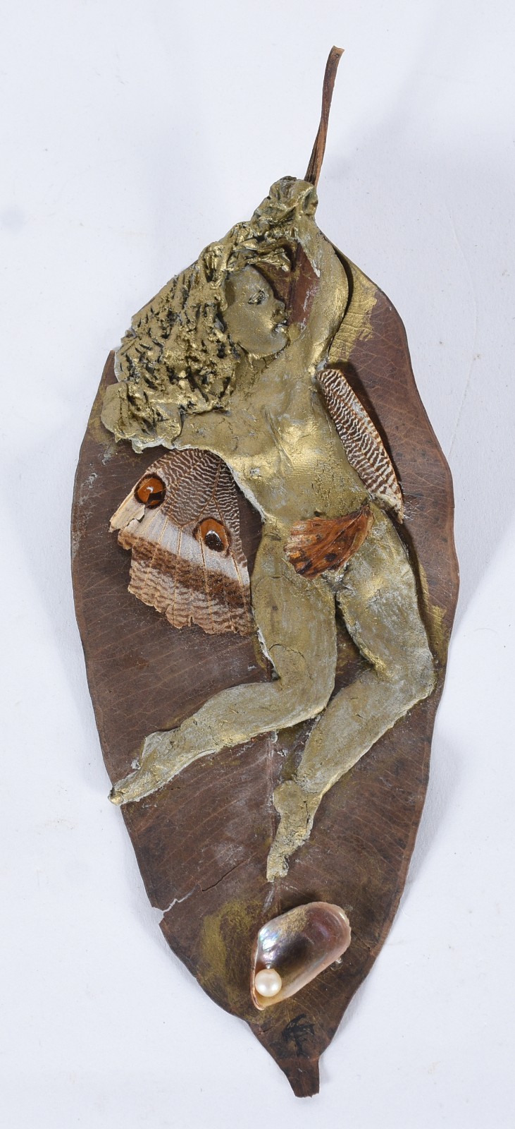 Folha trabalhada com figura feminina, asas de borboleta, concha e... - foto 2 de 7