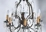 Lustre de bronze e cristal para 8 luzes. - Lustre de bronze e cristal para 8 luzes.
