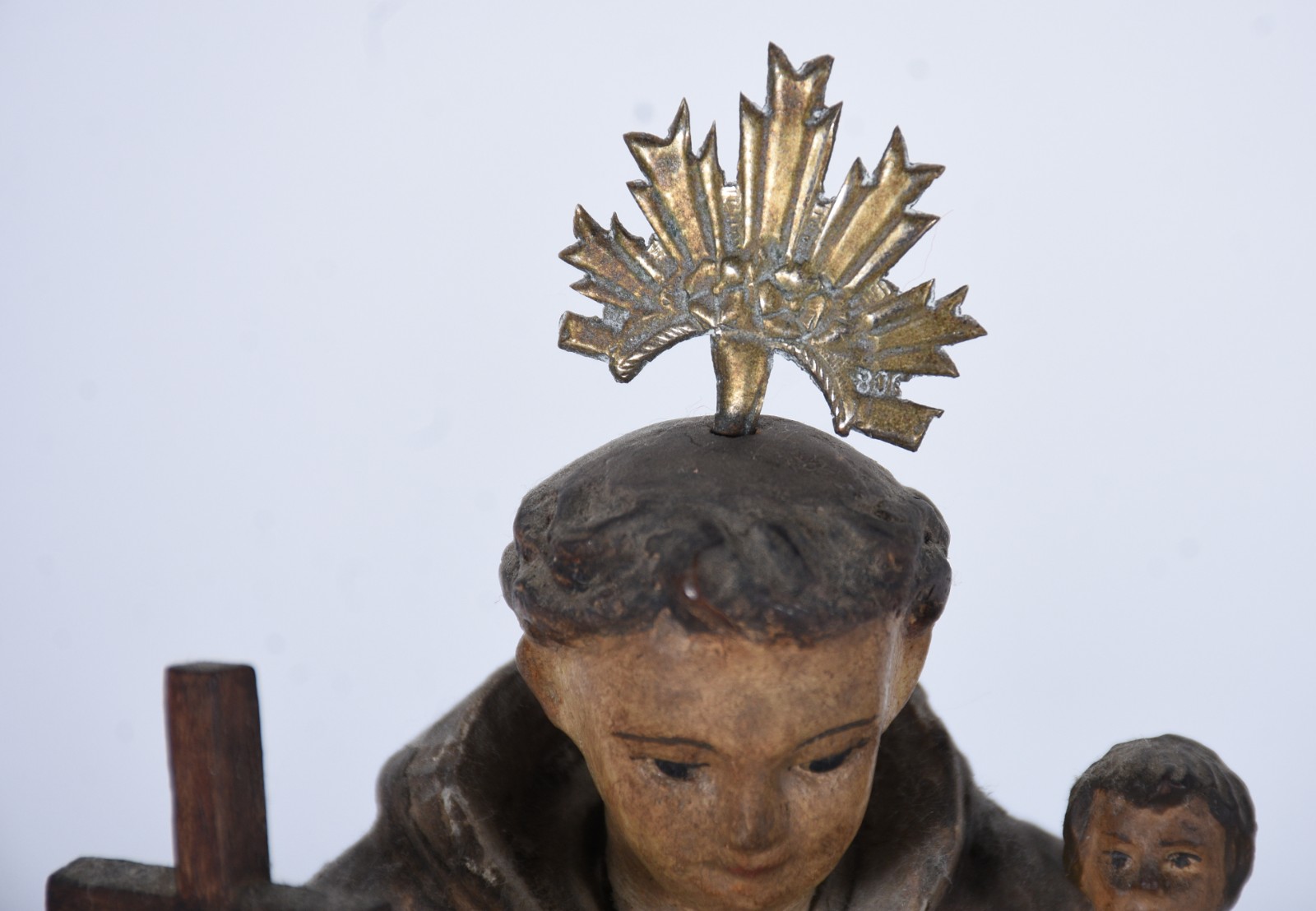 Santo Antônio com menino - Imagem de madeira com coroa de metal. - foto 6 de 9