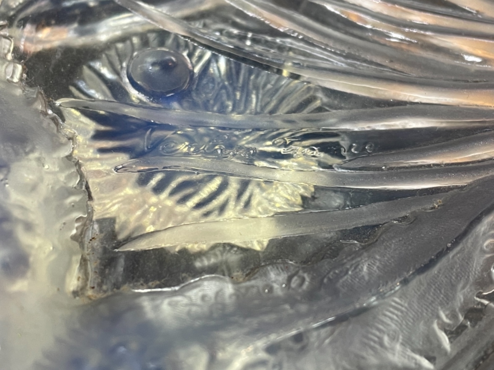 Belíssimo prato de cristal opalescente frances decorado com motivos... - foto 5 de 5