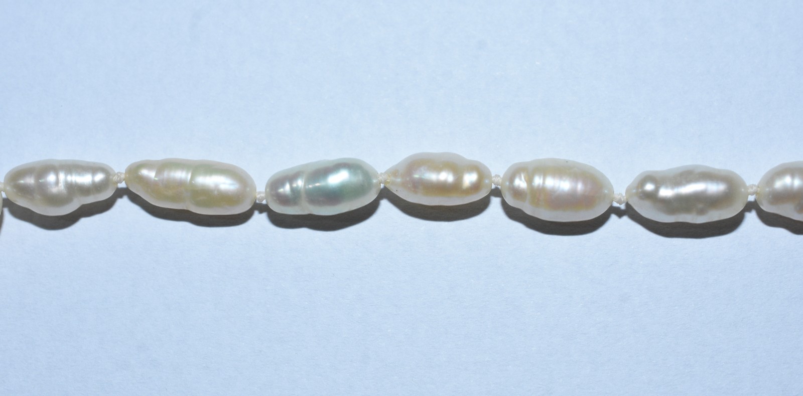 Colar com perolas barrocas, fecho de ouro 18k. (Por motivos de... - foto 2 de 7