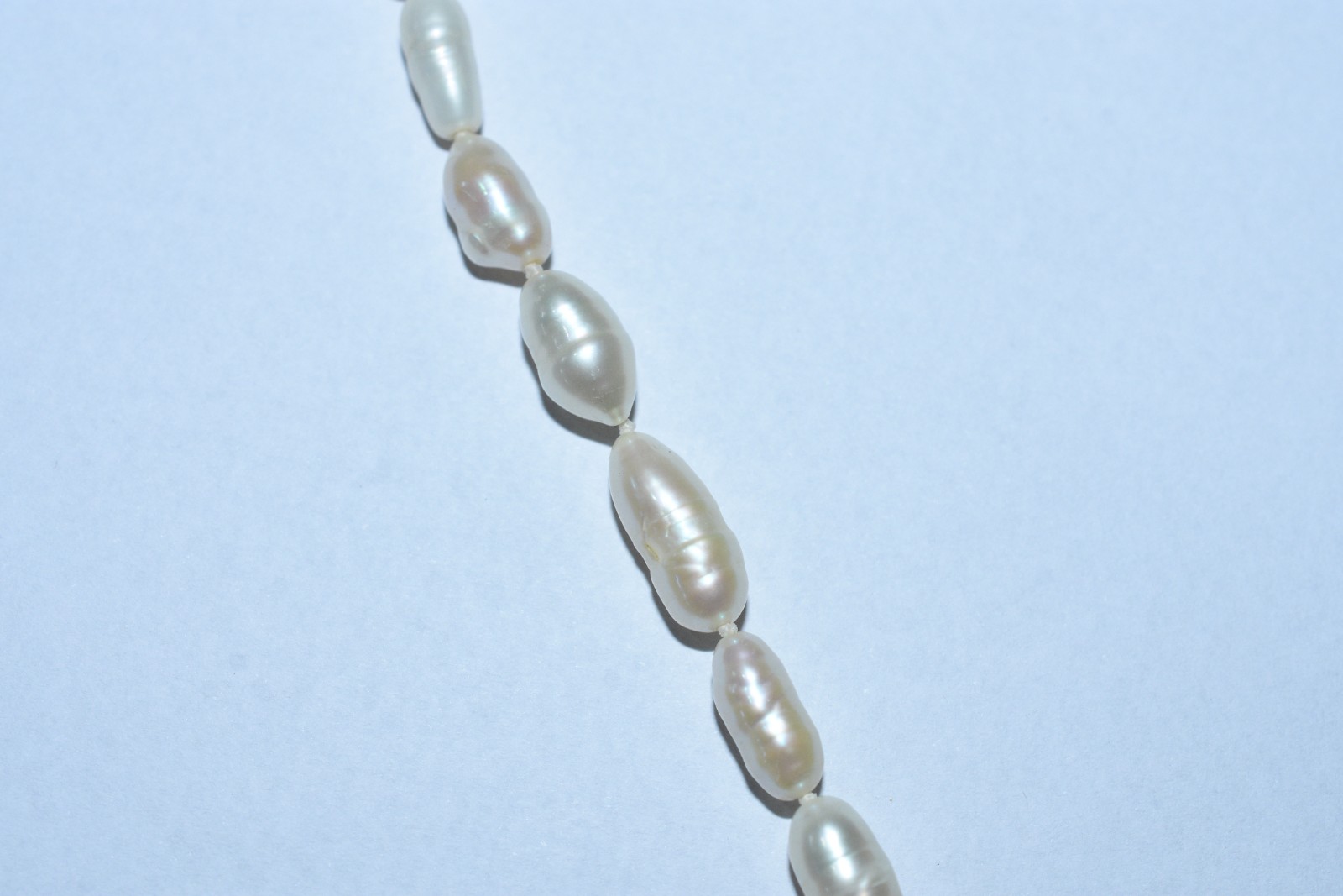 Colar com perolas barrocas, fecho de ouro 18k. (Por motivos de... - foto 3 de 7