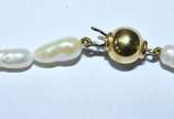 Colar com perolas barrocas, fecho de ouro 18k. ... - Colar com perolas barrocas, fecho de ouro 18k. (Por motivos de segurança a peça não se encontra na loja)