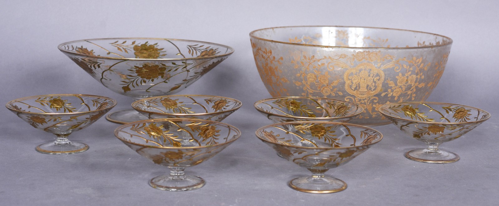 Conjunto de sobremesa de demi cristal com trabalhos em dourado... - foto 1 de 10