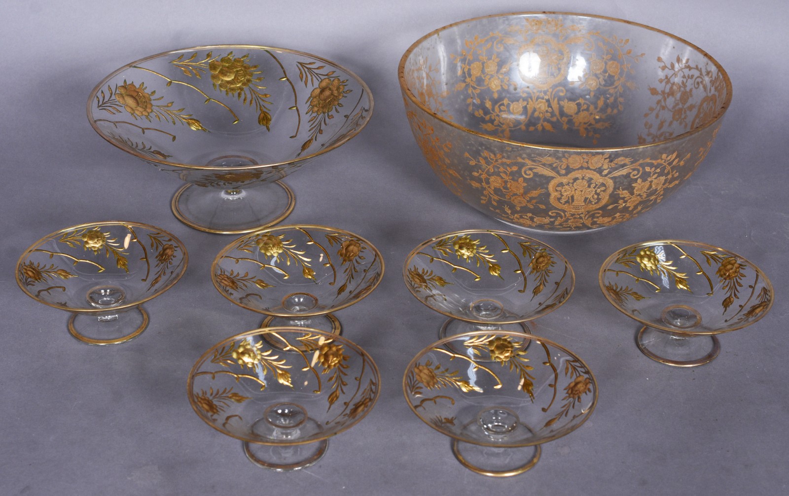 Conjunto de sobremesa de demi cristal com trabalhos em dourado... - foto 2 de 10