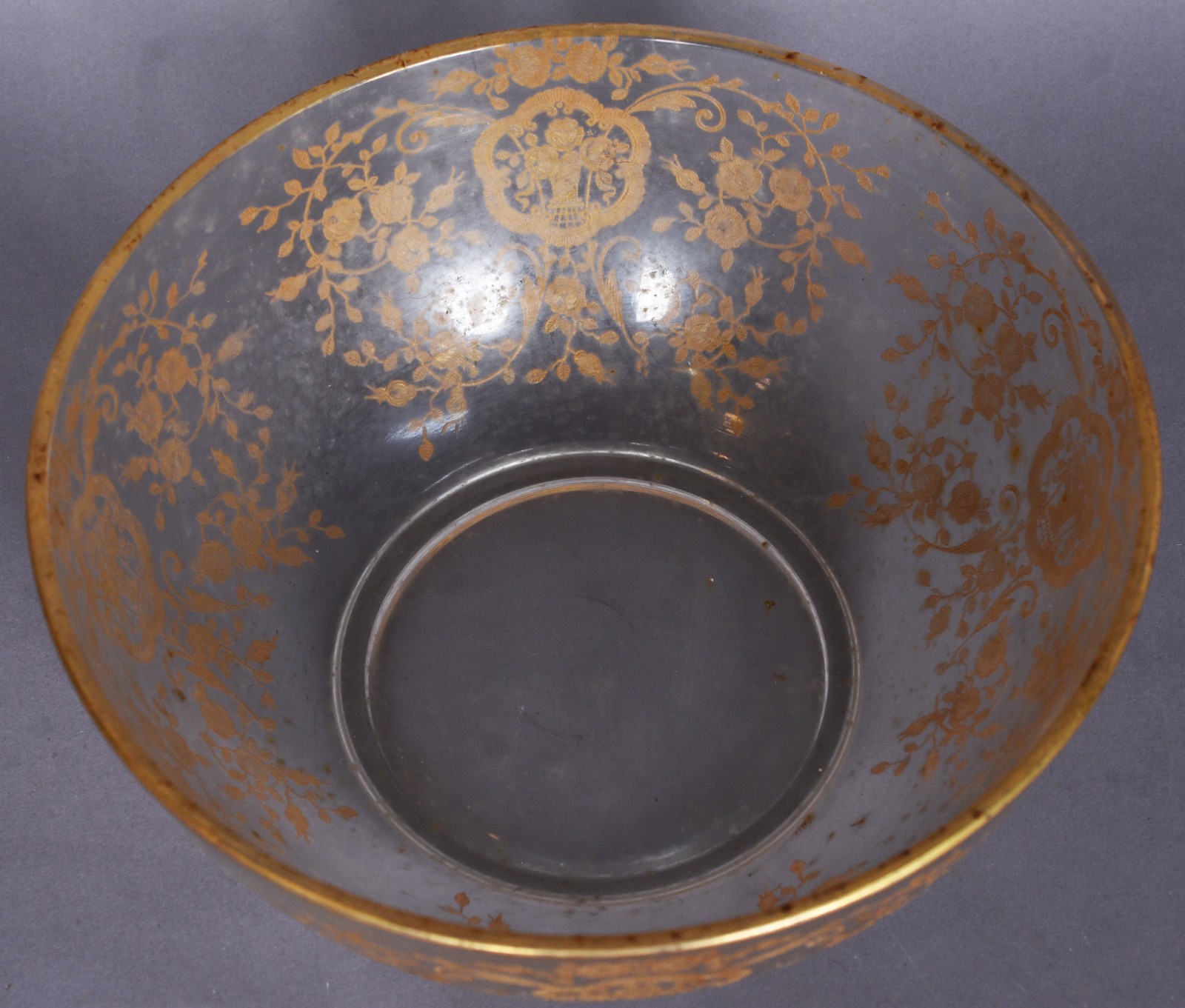 Conjunto de sobremesa de demi cristal com trabalhos em dourado... - foto 7 de 10