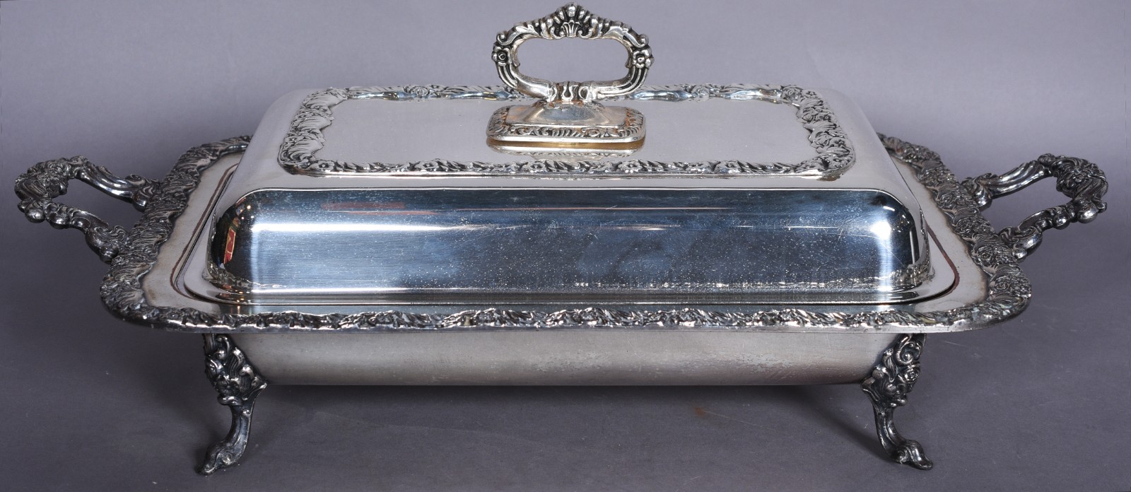 Elegante terrina com alças e tampa de metal prateado, divisórias... - foto 2 de 11