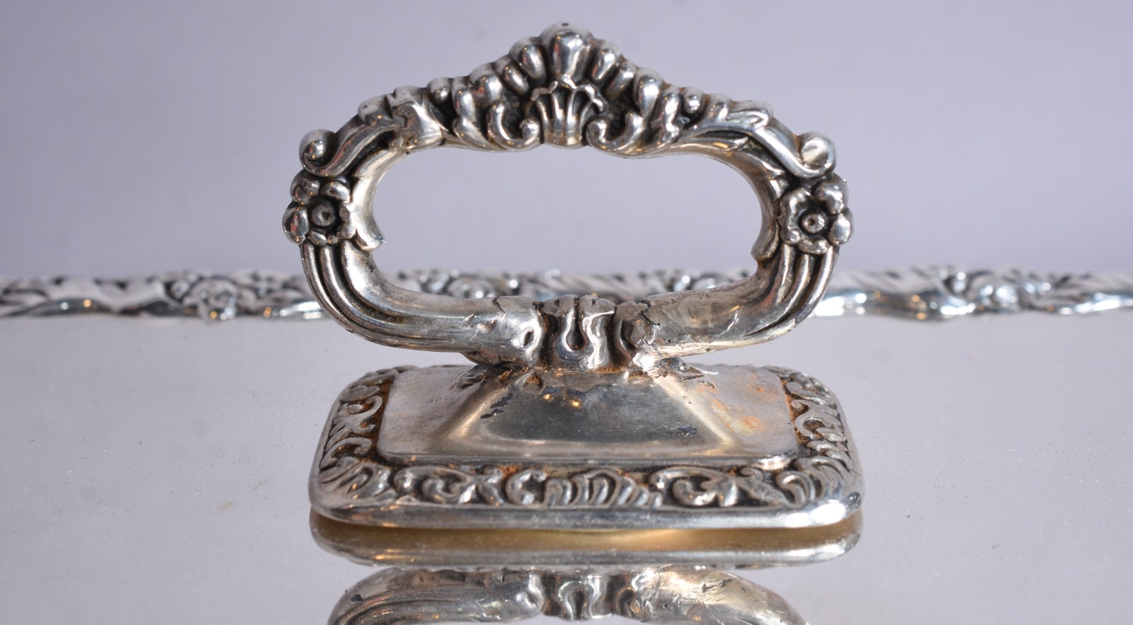 Elegante terrina com alças e tampa de metal prateado, divisórias... - foto 7 de 11