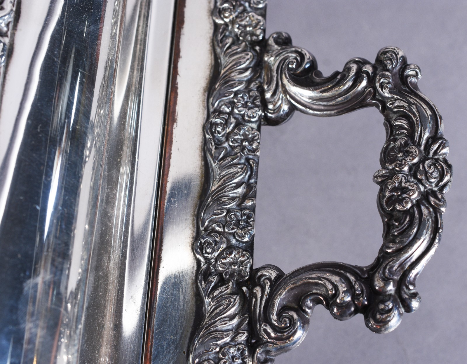 Elegante terrina com alças e tampa de metal prateado, divisórias... - foto 9 de 11