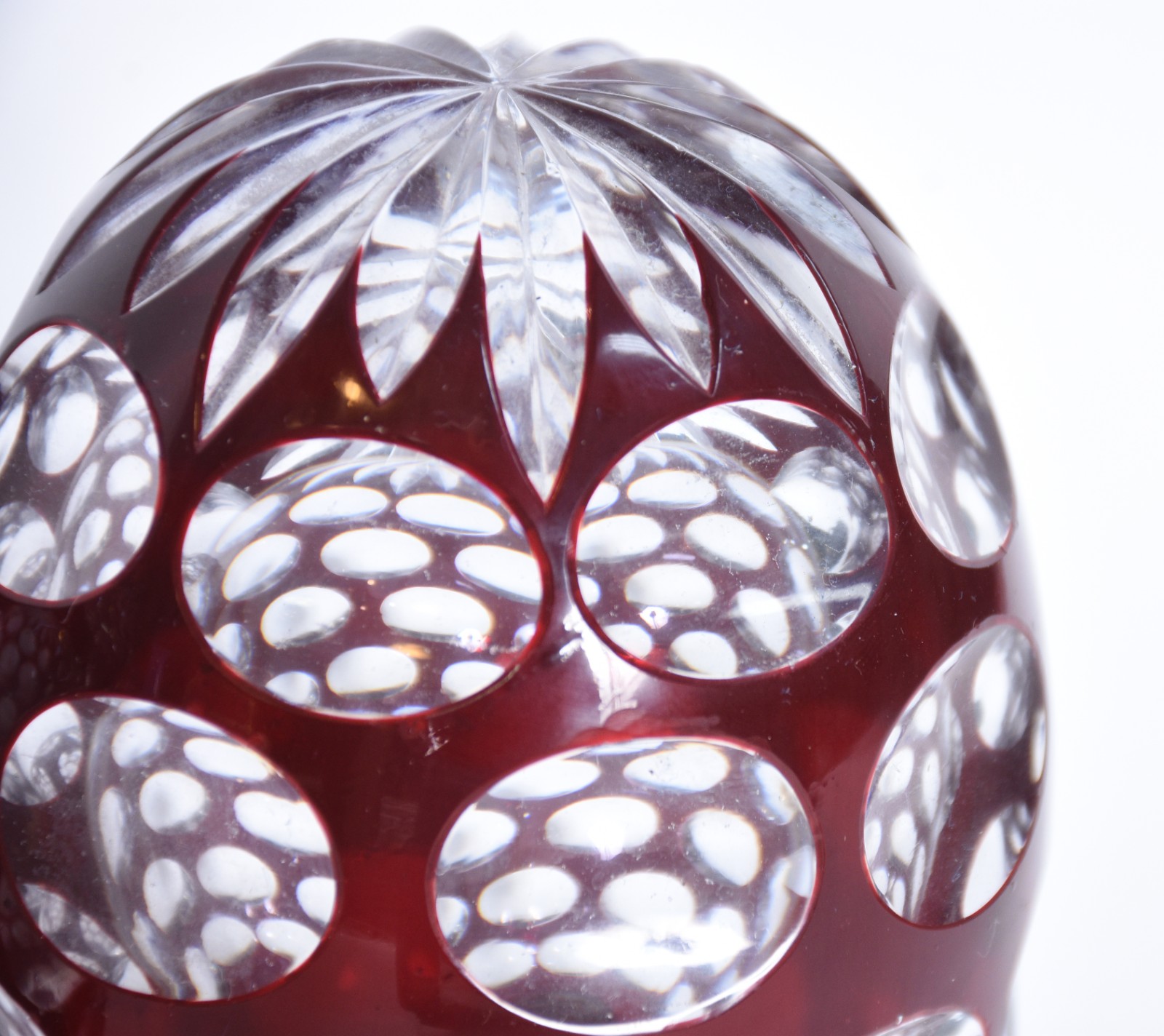 Duas antigas pinhas de cristal doublé rubi lapidadas em facetas... - foto 4 de 6
