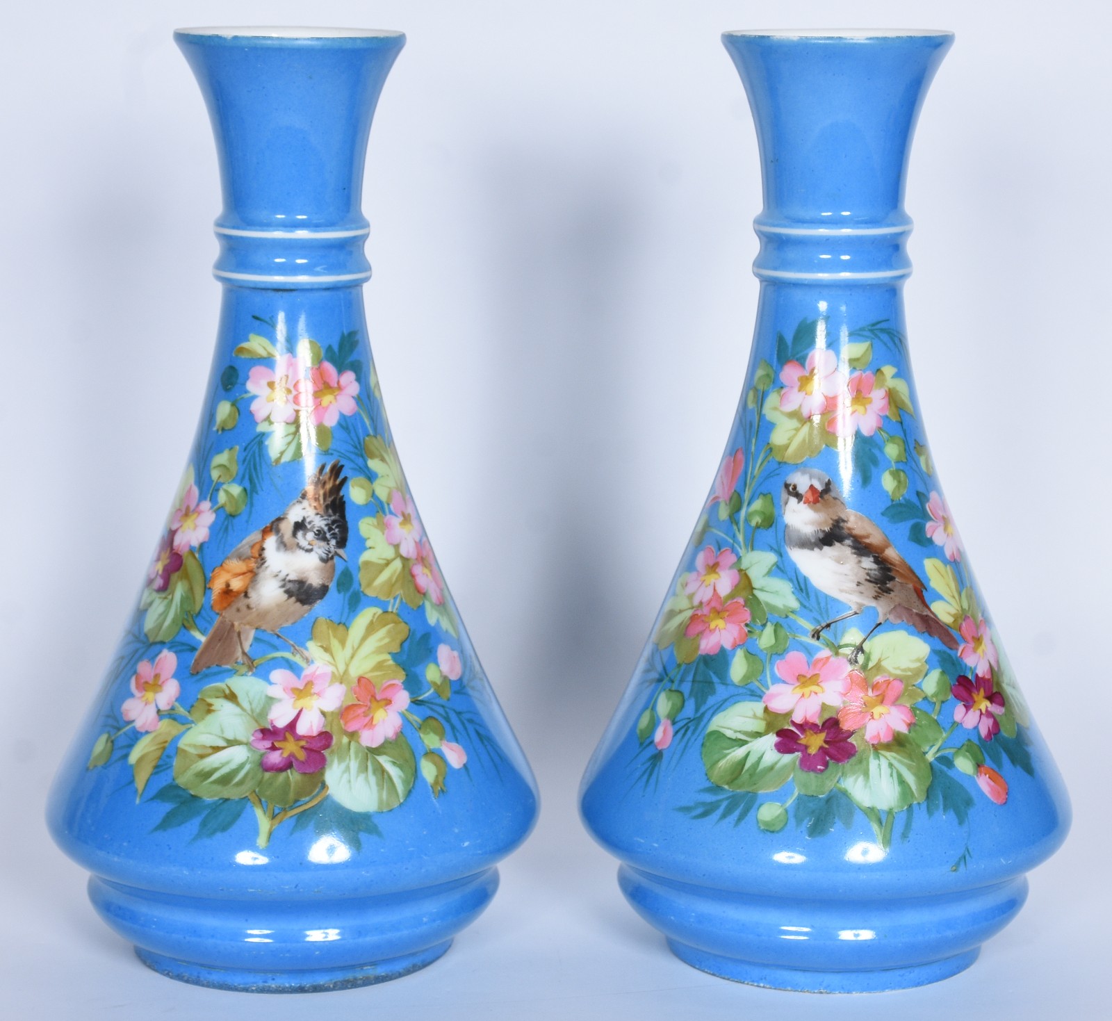 Par de vasos de porcelana Velho Paris na cor azul com pássaros e... - foto 1 de 4