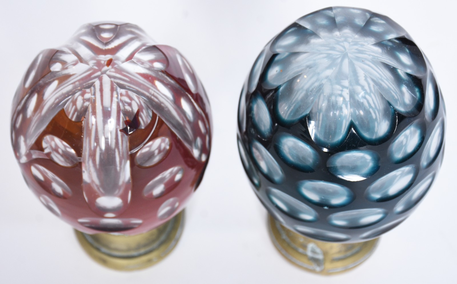 Duas antigas pinhas de cristal doublé, sendo uma na cor verde (com... - foto 3 de 6