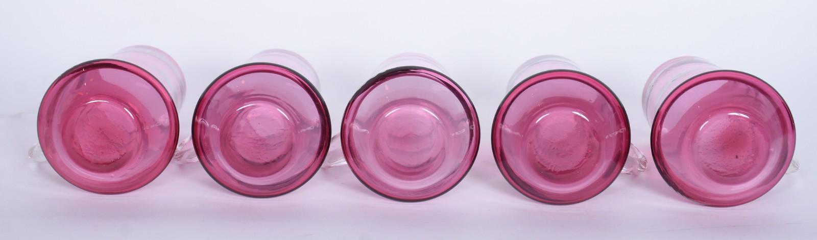 Cinco jarrinhas de vidro individuais na cor rose com folhas prateadas. - foto 4 de 6