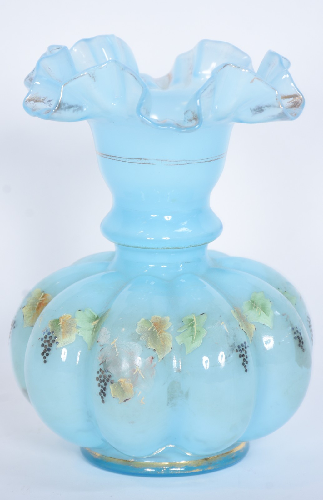 Vaso de vidro opalinado azul trabalhado em gomos e decorado com... - foto 1 de 8