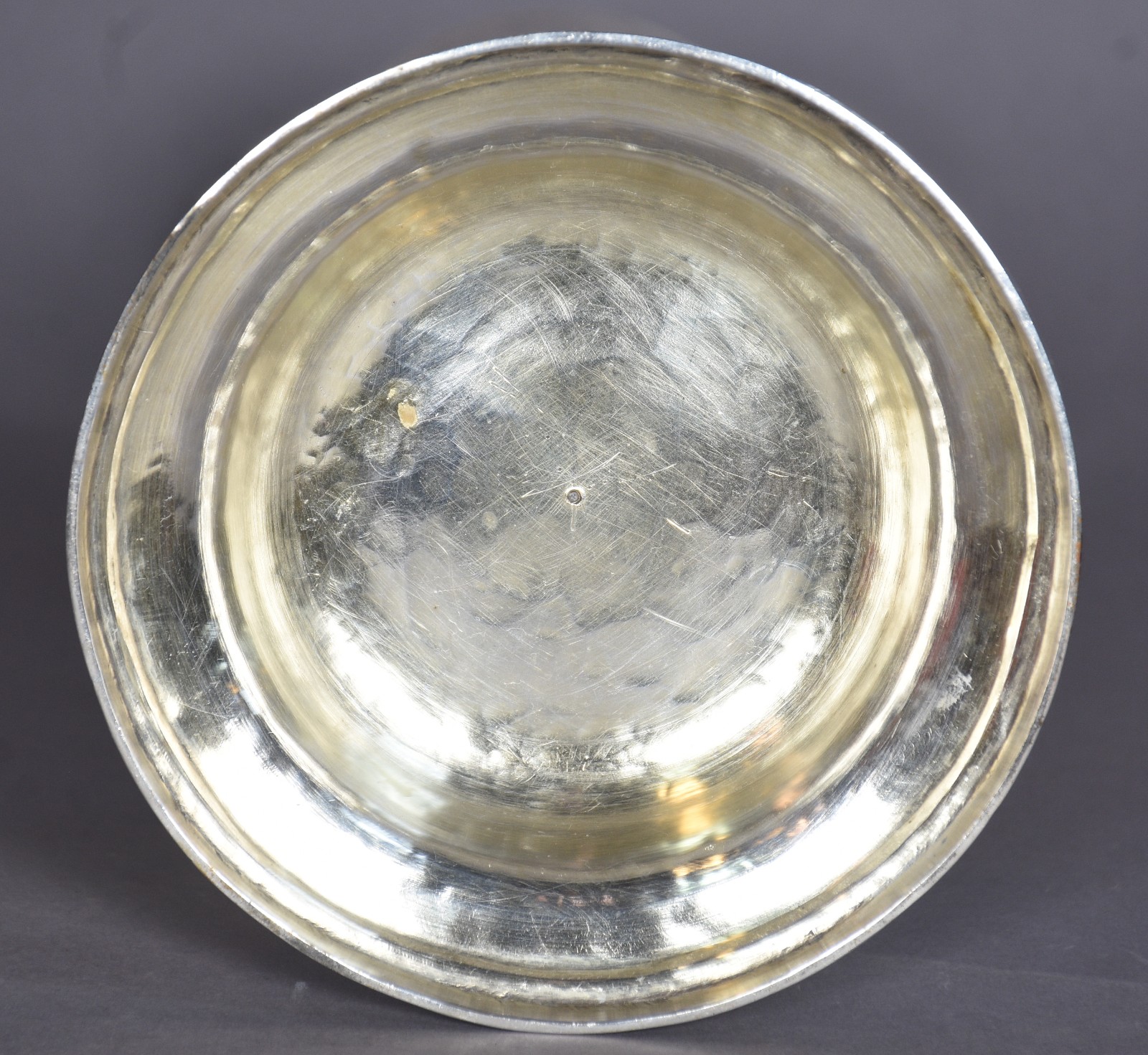 Cálice sacro de prata de lei com interior em vermeil. Não apresenta... - foto 4 de 4