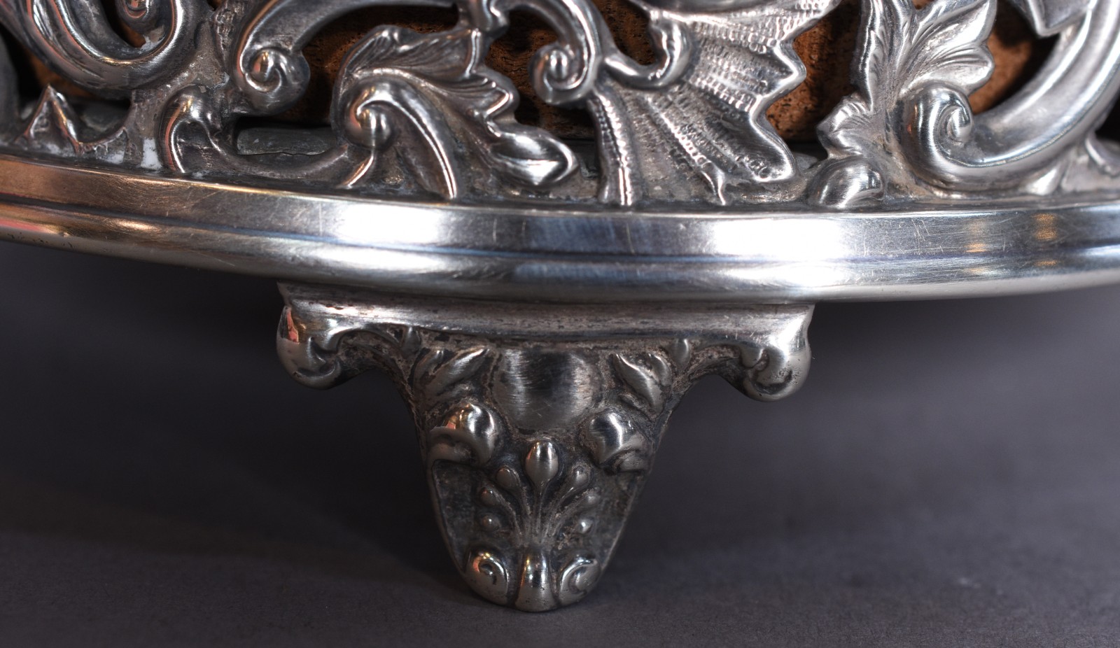 Bowl de prata inglesa contraste leão passante, trabalhado com... - foto 5 de 8