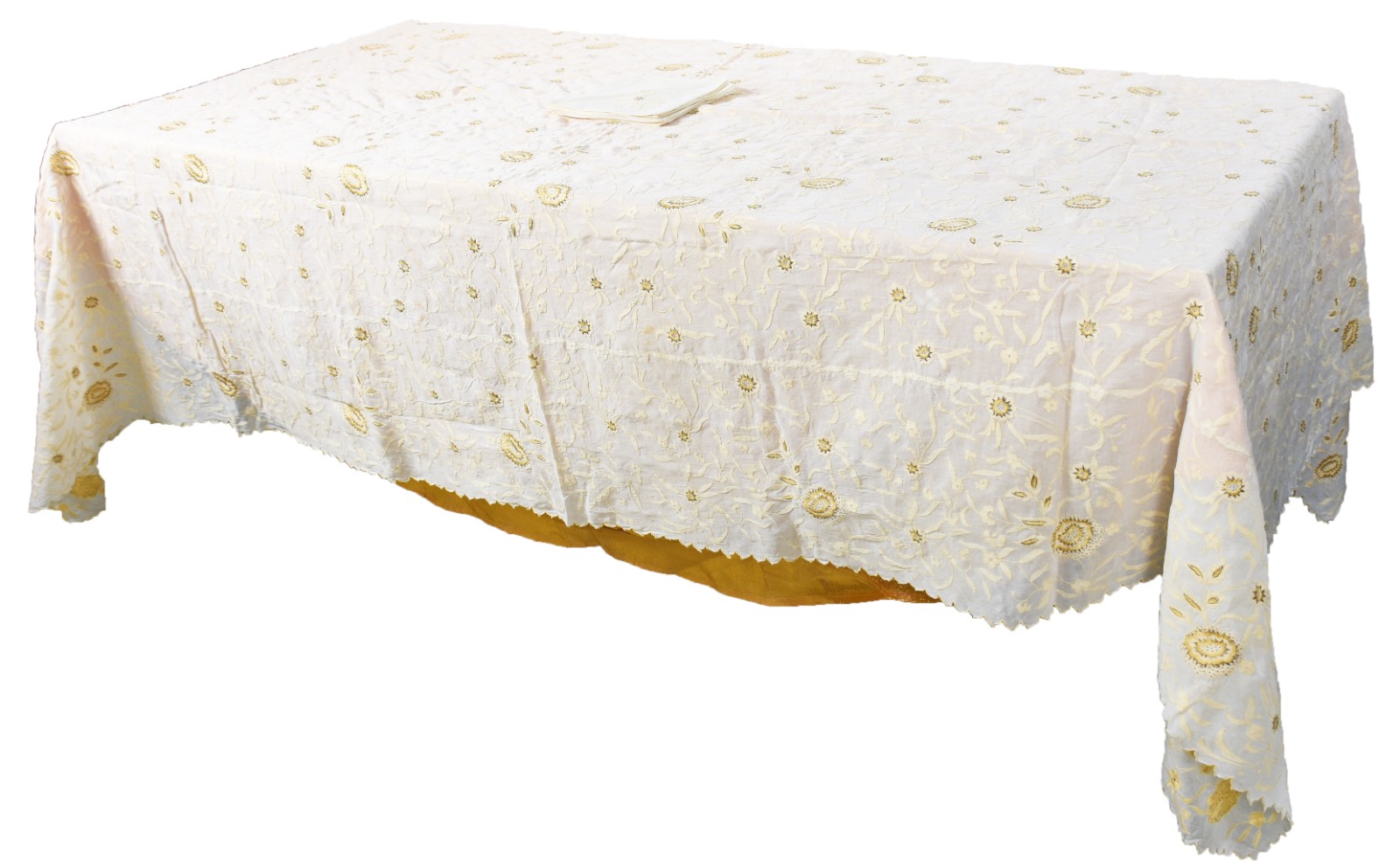 Belíssima toalha de mesa ricamente bordada em tons de amarelo... - foto 1 de 9
