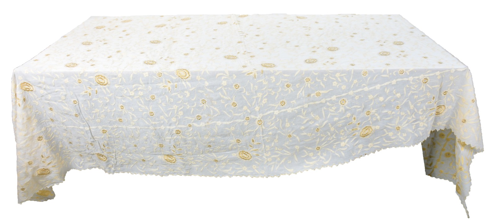 Belíssima toalha de mesa ricamente bordada em tons de amarelo... - foto 9 de 9