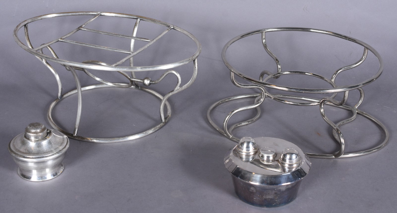 Duas bases para pirex com rechaud de metal prateado. - foto 4 de 9