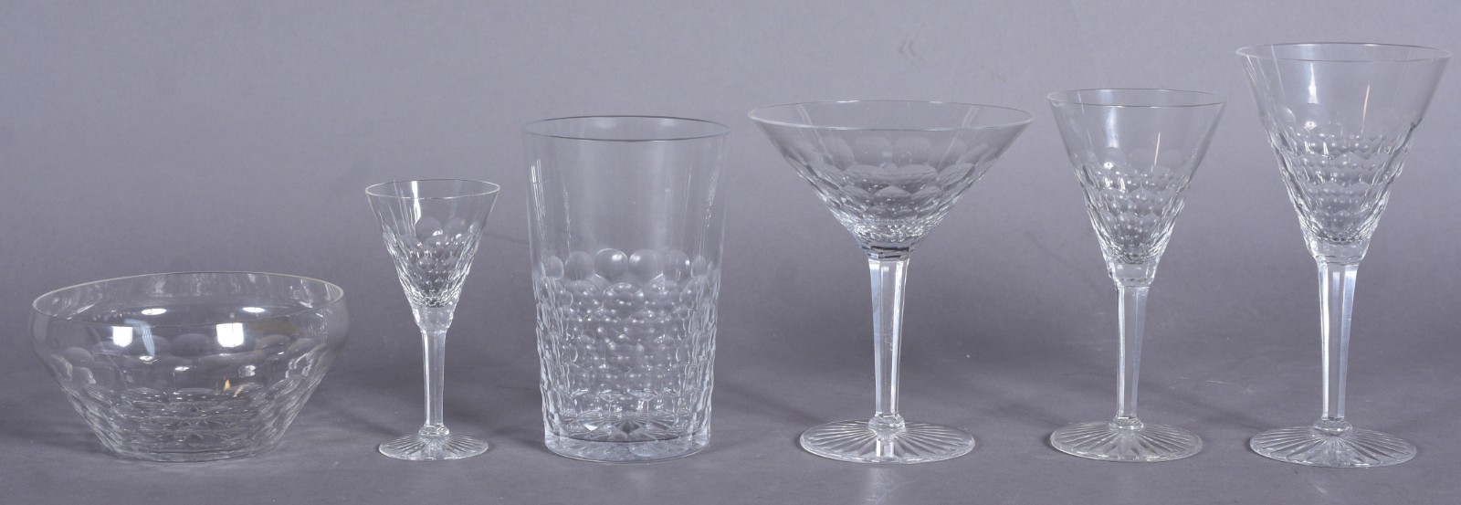 Serviço de copos de cristal lapidado, composto de: 14 taças para... - foto 2 de 11
