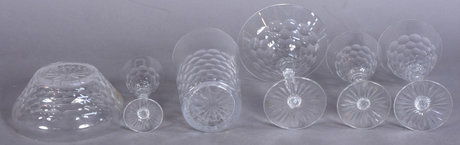 Serviço de copos de cristal lapidado, composto de: 14 taças para... - foto 3 de 11